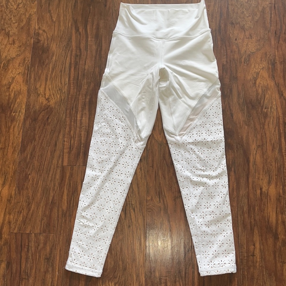 White Aerie leggings with super cute detailing!